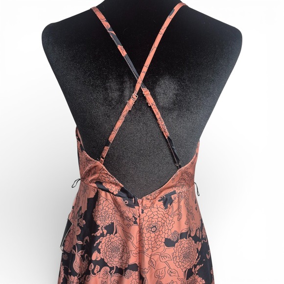 Lulus Size M Floral Brocade Halter Maxi Dress Rose Gold Black VNeck Evening Gown - Picture 7 of 10